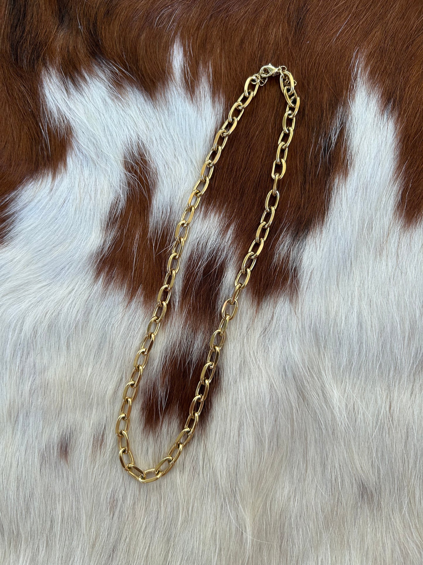 Thick gold paperclip necklace