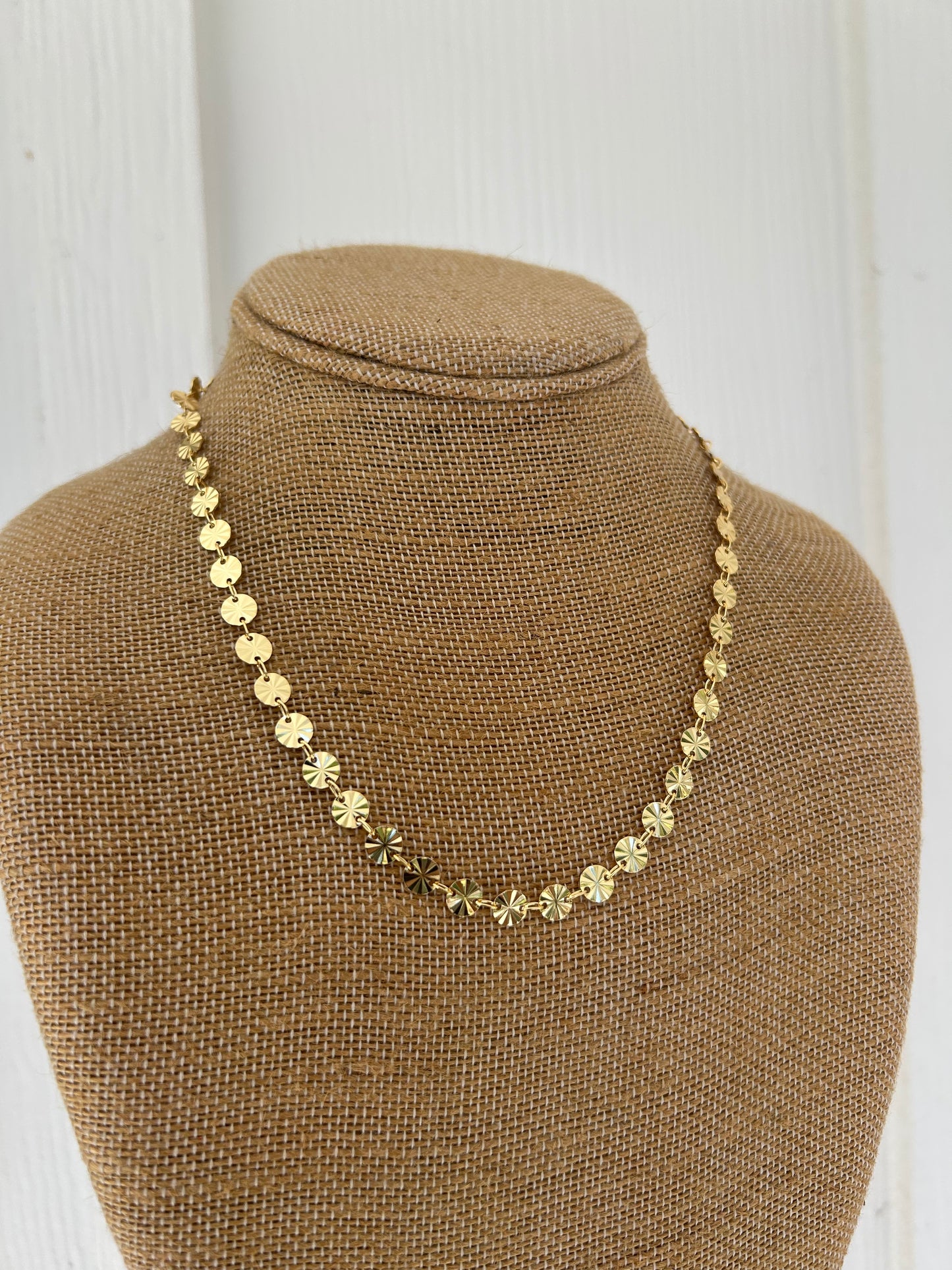 Textured gold disc chain necklace