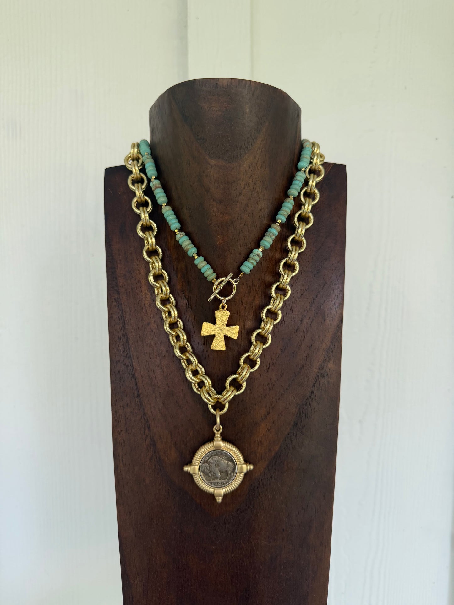 Buffalo coin & chunky gold chain
