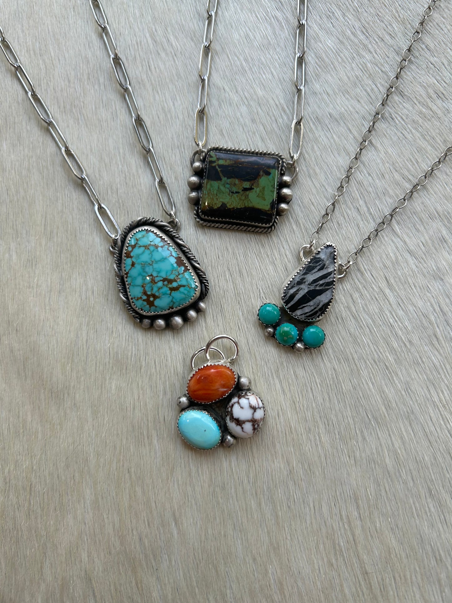 Blackjack bar necklace