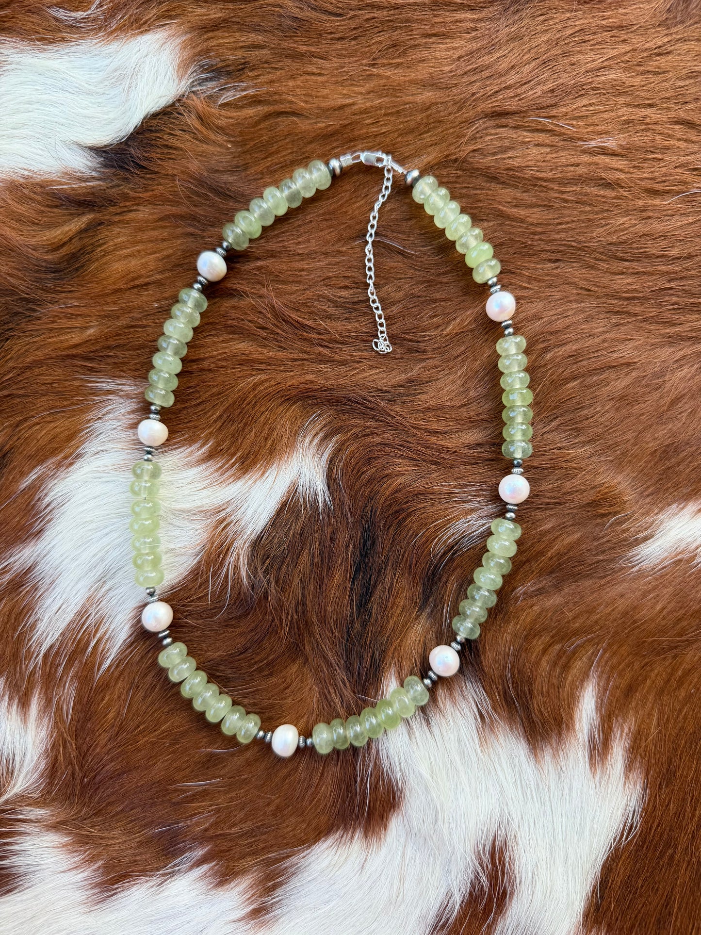 Dyed jade & freshwater pearl