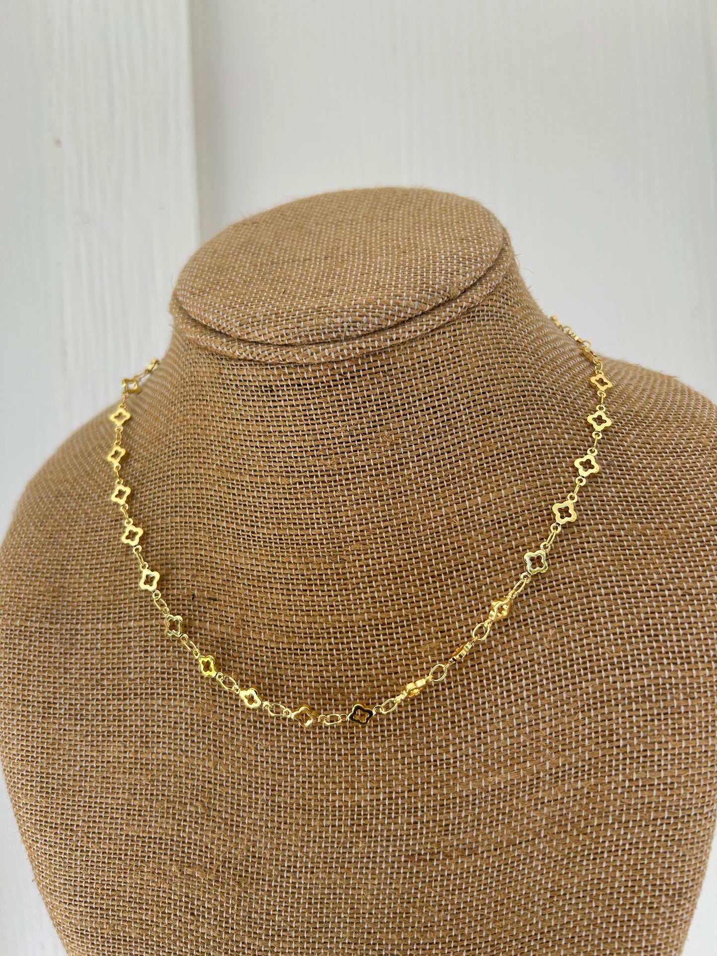 Gold clover chain