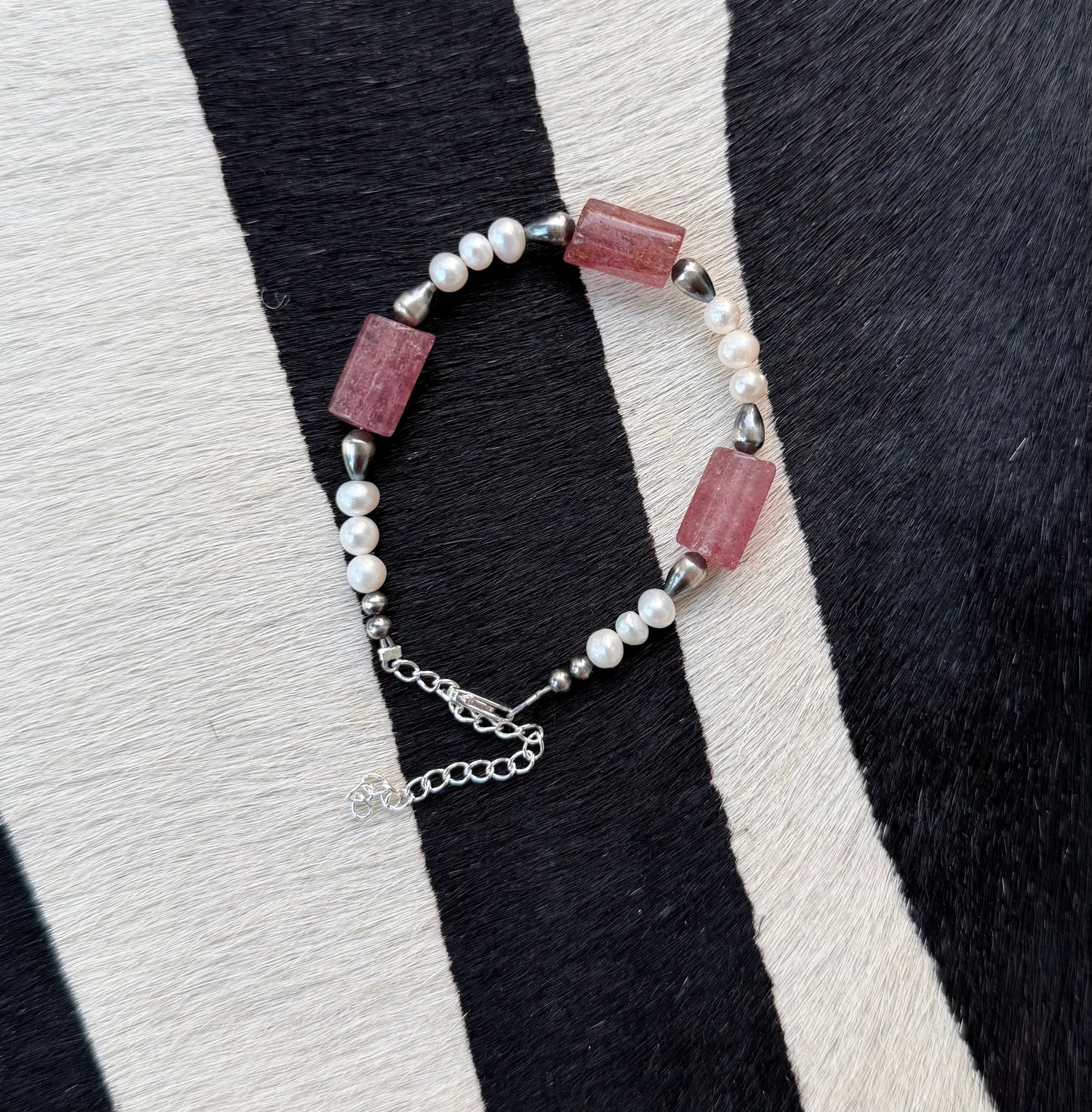 Freshwater pearl & strawberry quartz bracelet