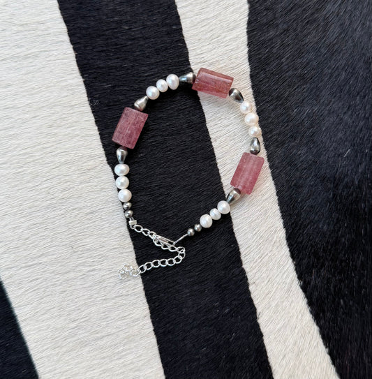Freshwater pearl & strawberry quartz bracelet