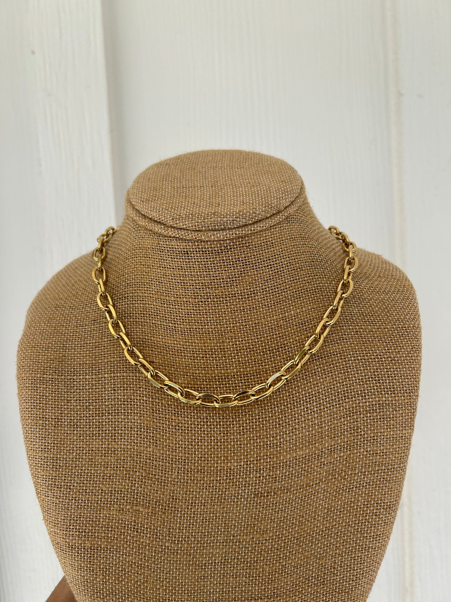 Thick gold paperclip necklace