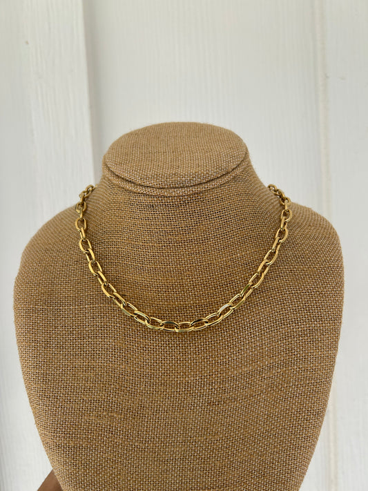 Thick gold paperclip necklace