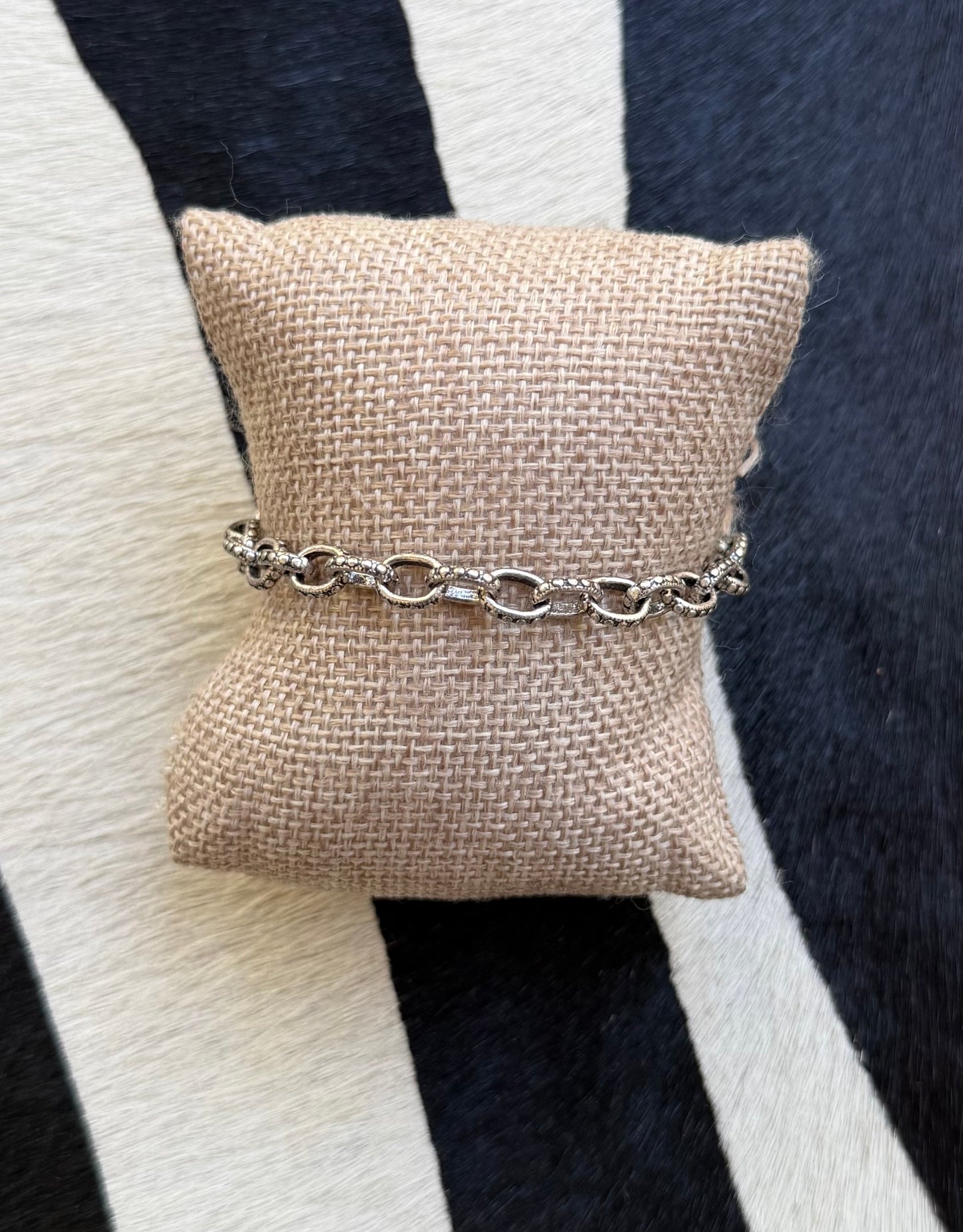 Silver dot pattern cable chain bracelet